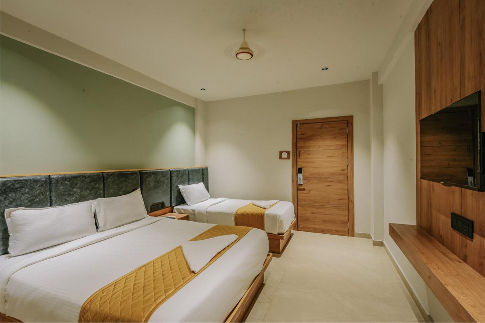 Hotel Beverly Plaza Kozhikode Exteriör bild