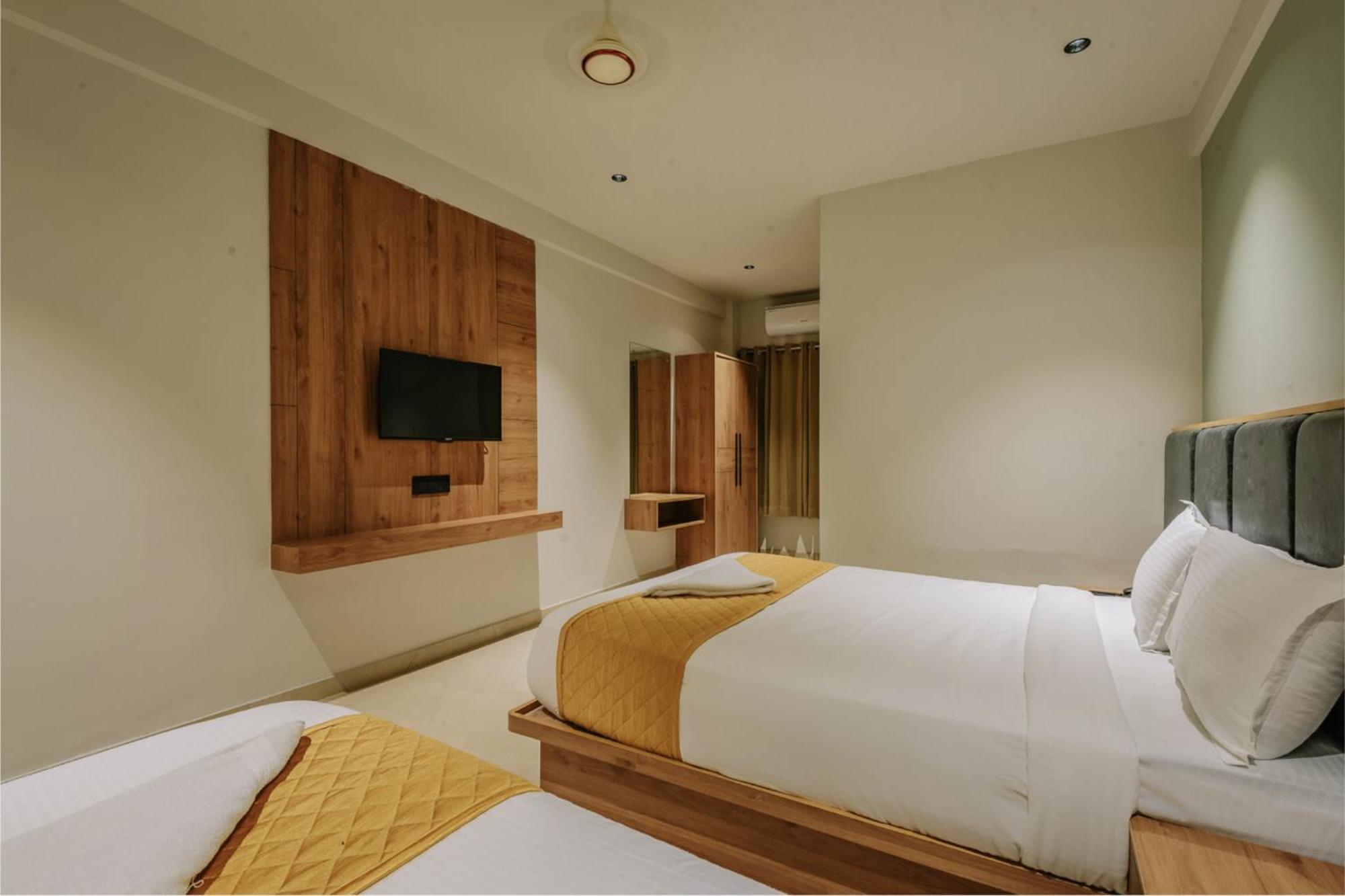 Hotel Beverly Plaza Kozhikode Exteriör bild