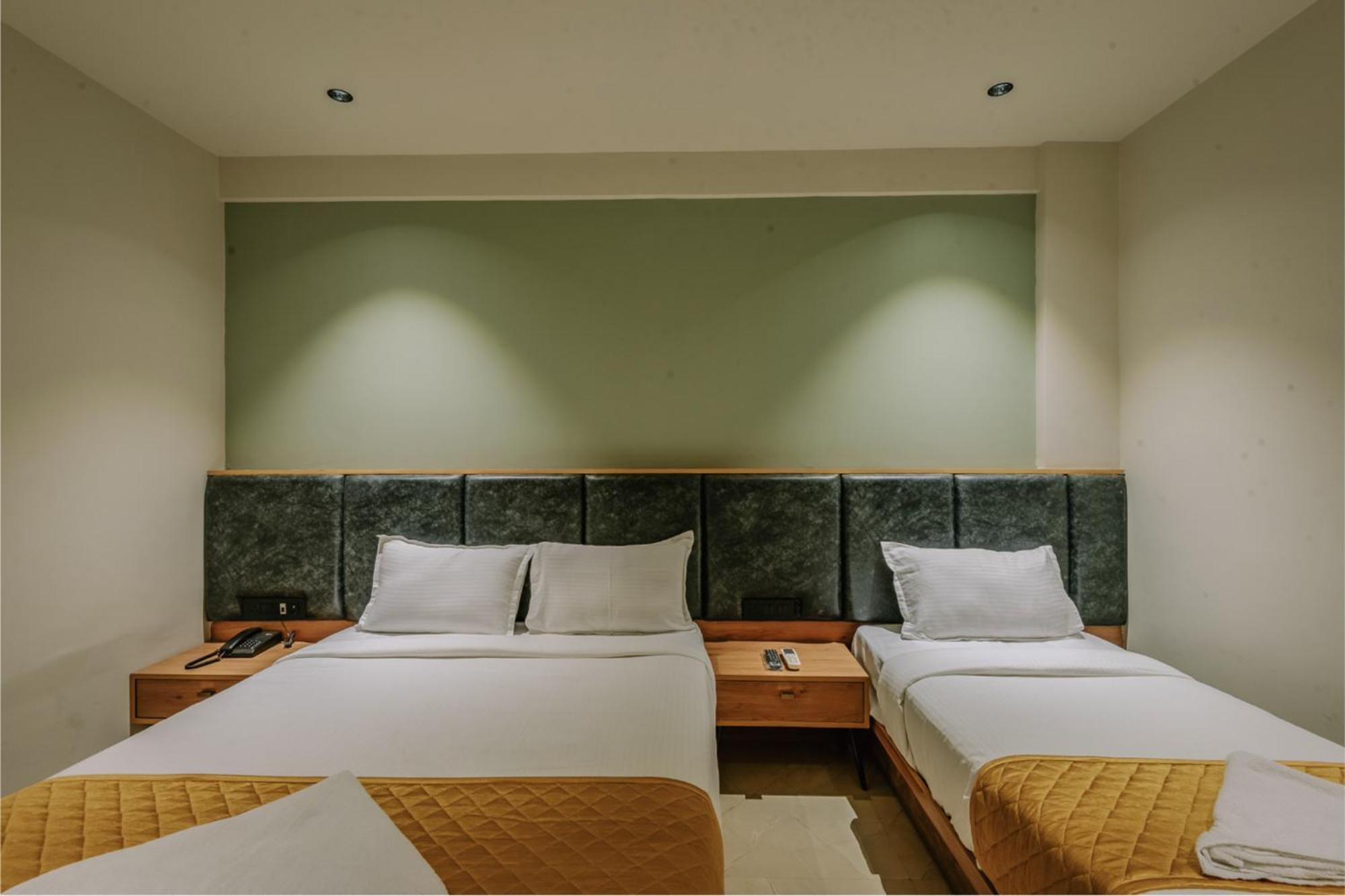 Hotel Beverly Plaza Kozhikode Exteriör bild