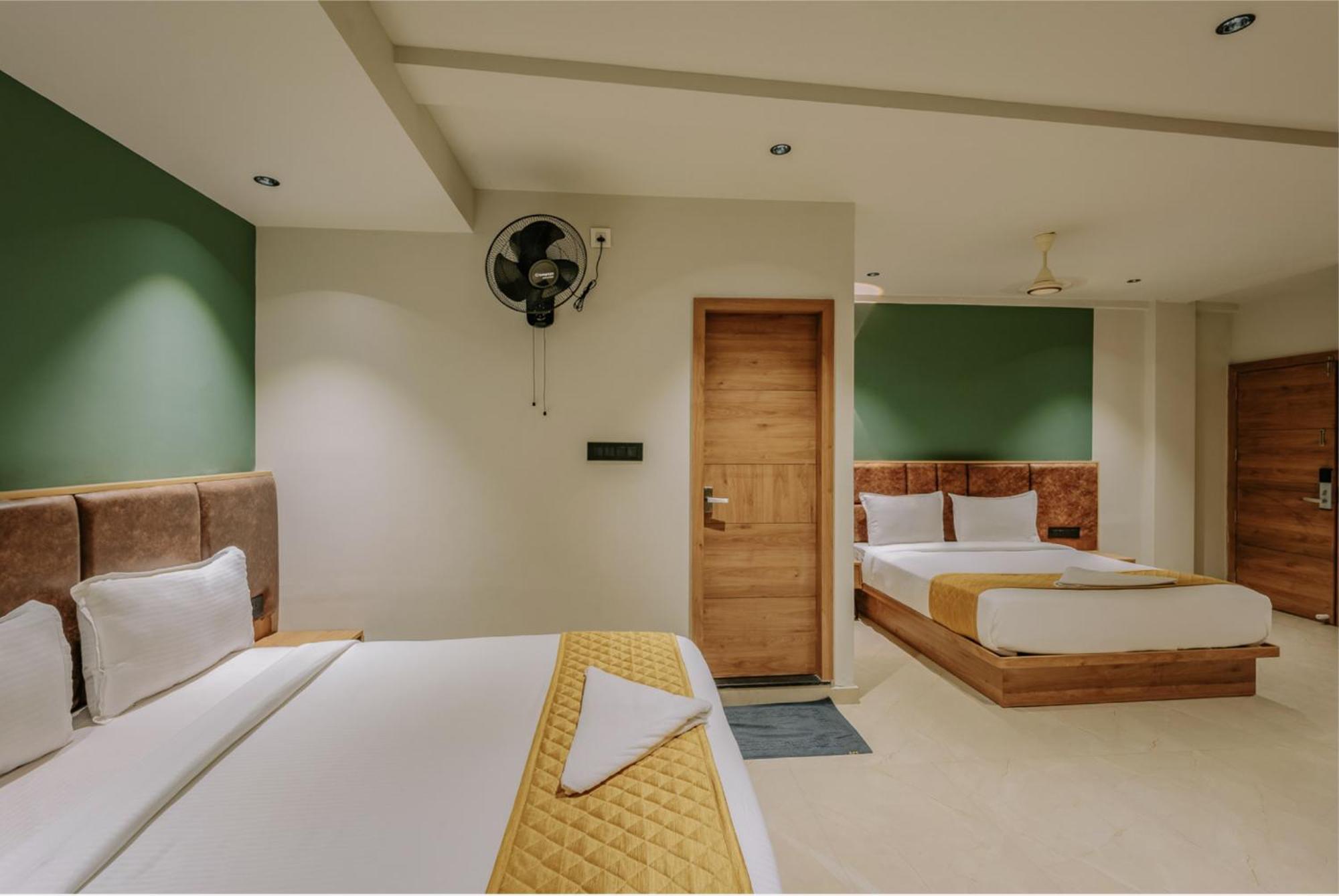 Hotel Beverly Plaza Kozhikode Exteriör bild
