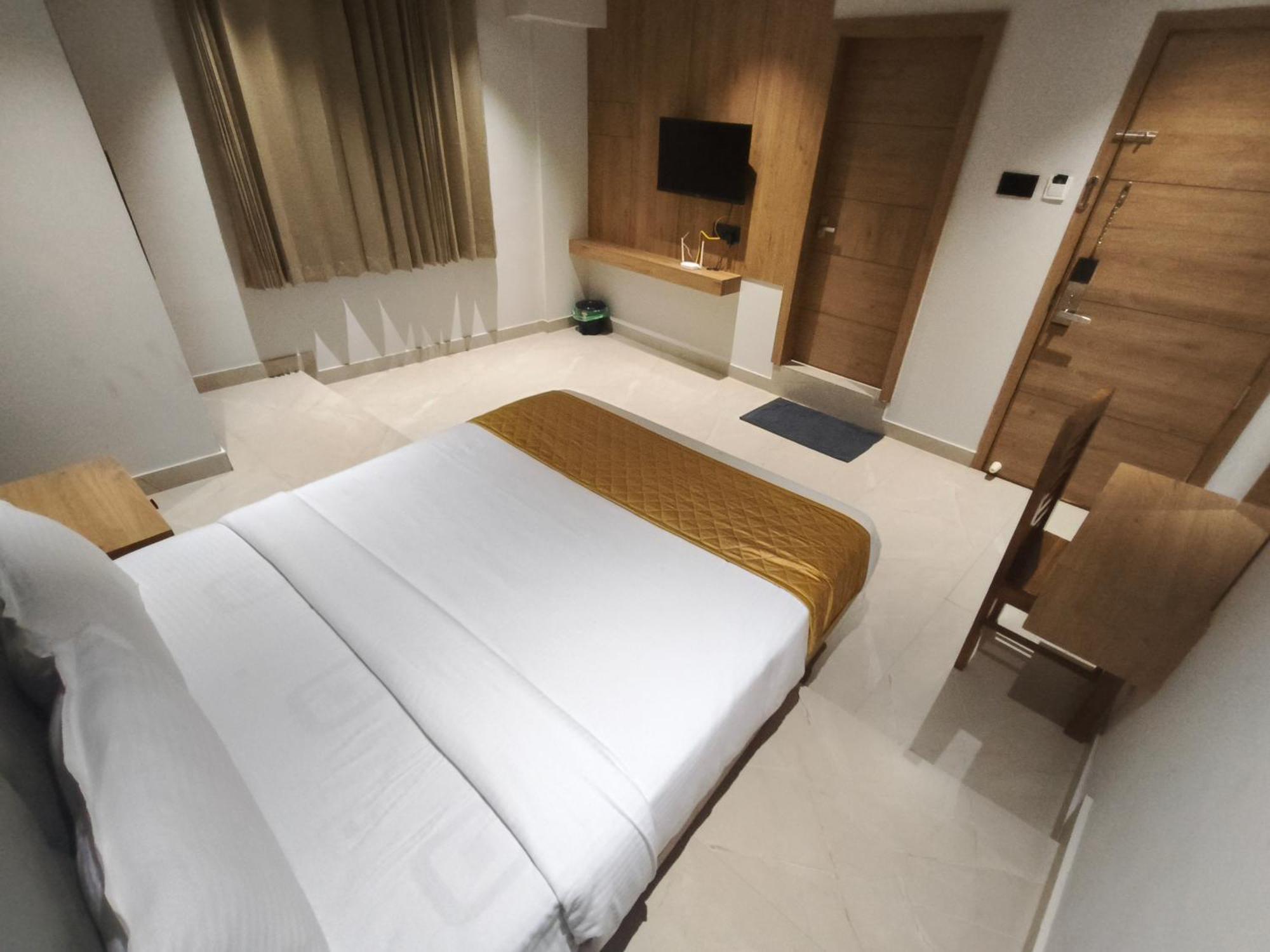Hotel Beverly Plaza Kozhikode Exteriör bild