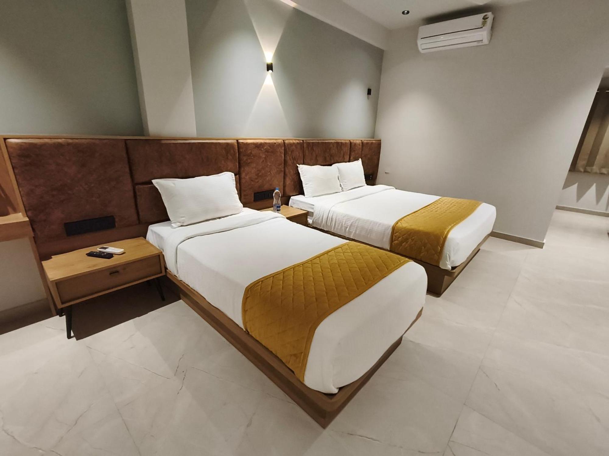 Hotel Beverly Plaza Kozhikode Exteriör bild