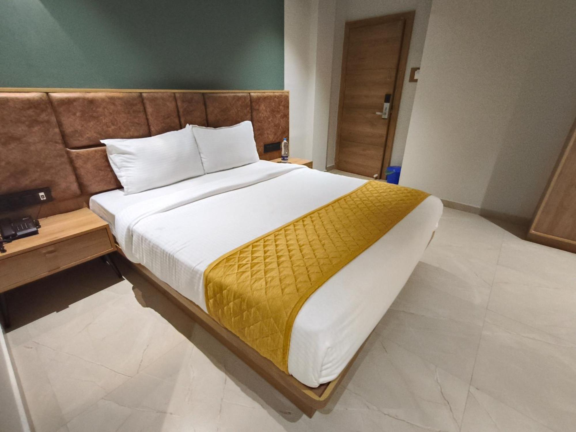 Hotel Beverly Plaza Kozhikode Exteriör bild