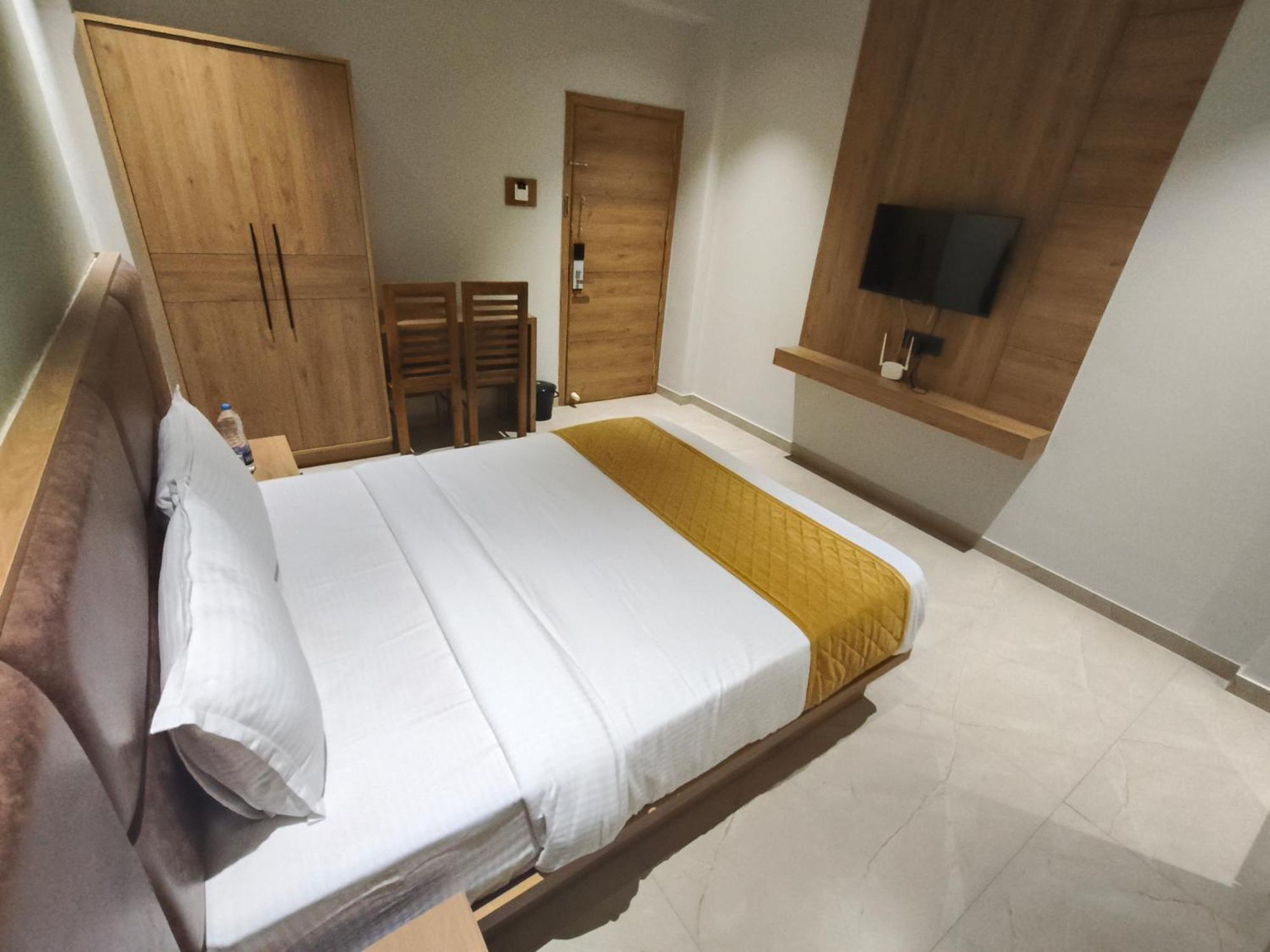 Hotel Beverly Plaza Kozhikode Exteriör bild