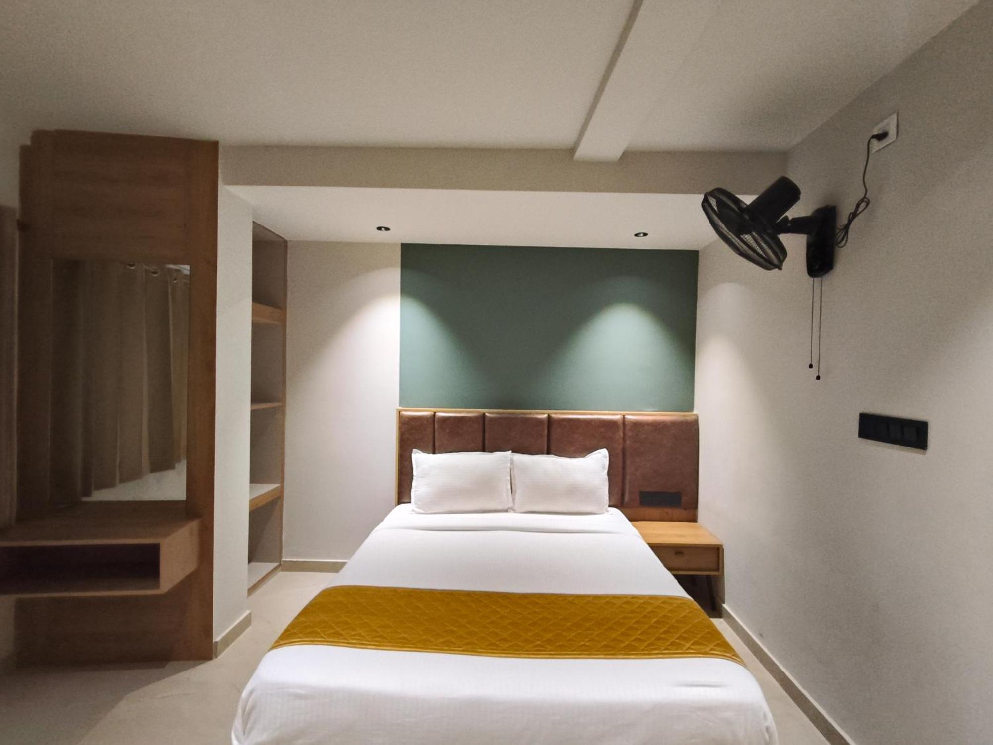 Hotel Beverly Plaza Kozhikode Exteriör bild
