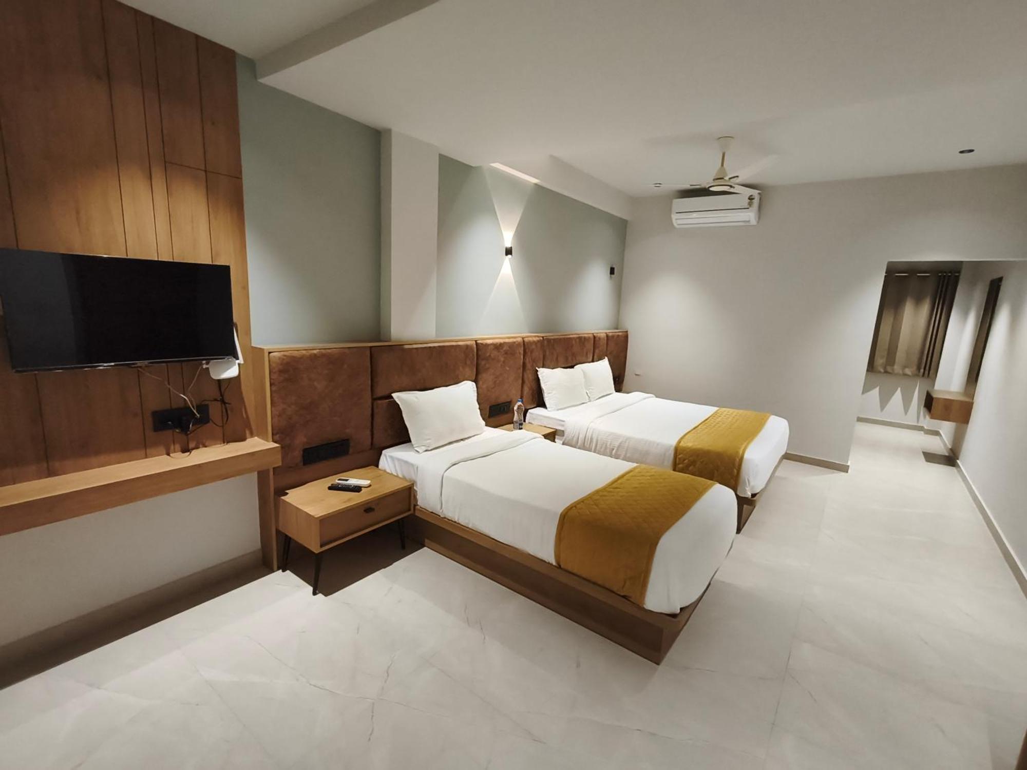 Hotel Beverly Plaza Kozhikode Exteriör bild