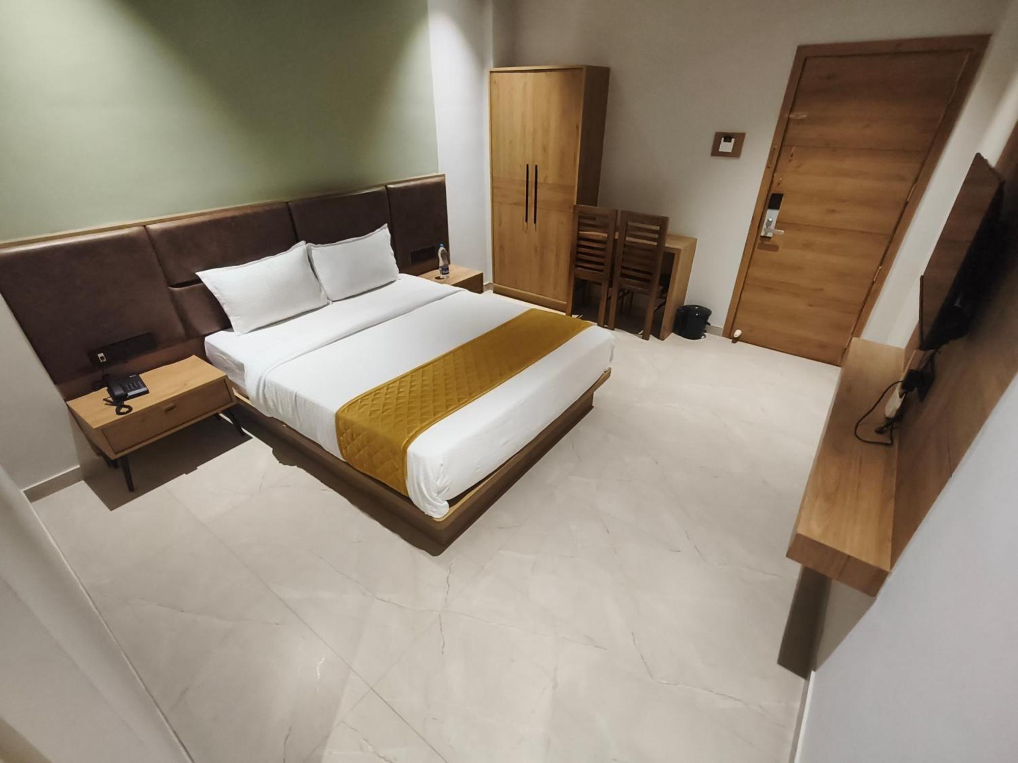 Hotel Beverly Plaza Kozhikode Exteriör bild